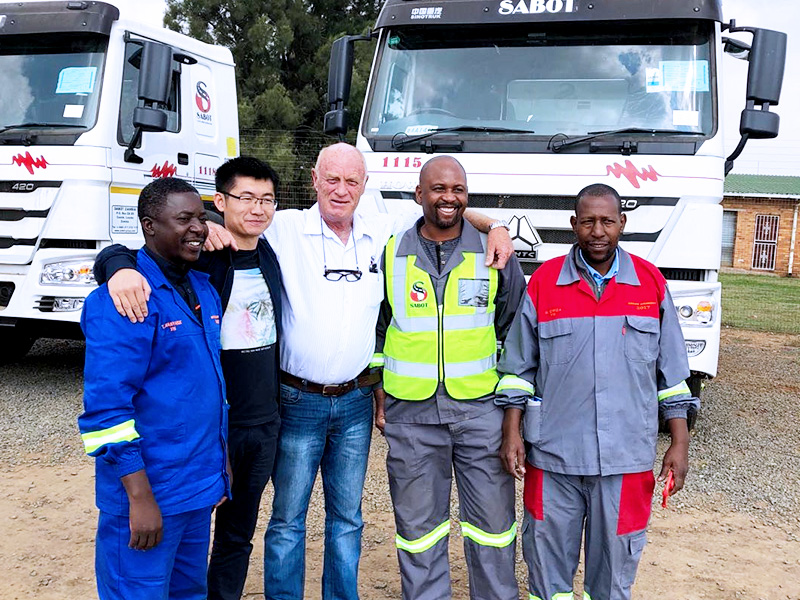 Un grand client sud-africain de SINOTRUK achète 83 tracteurs en masse.